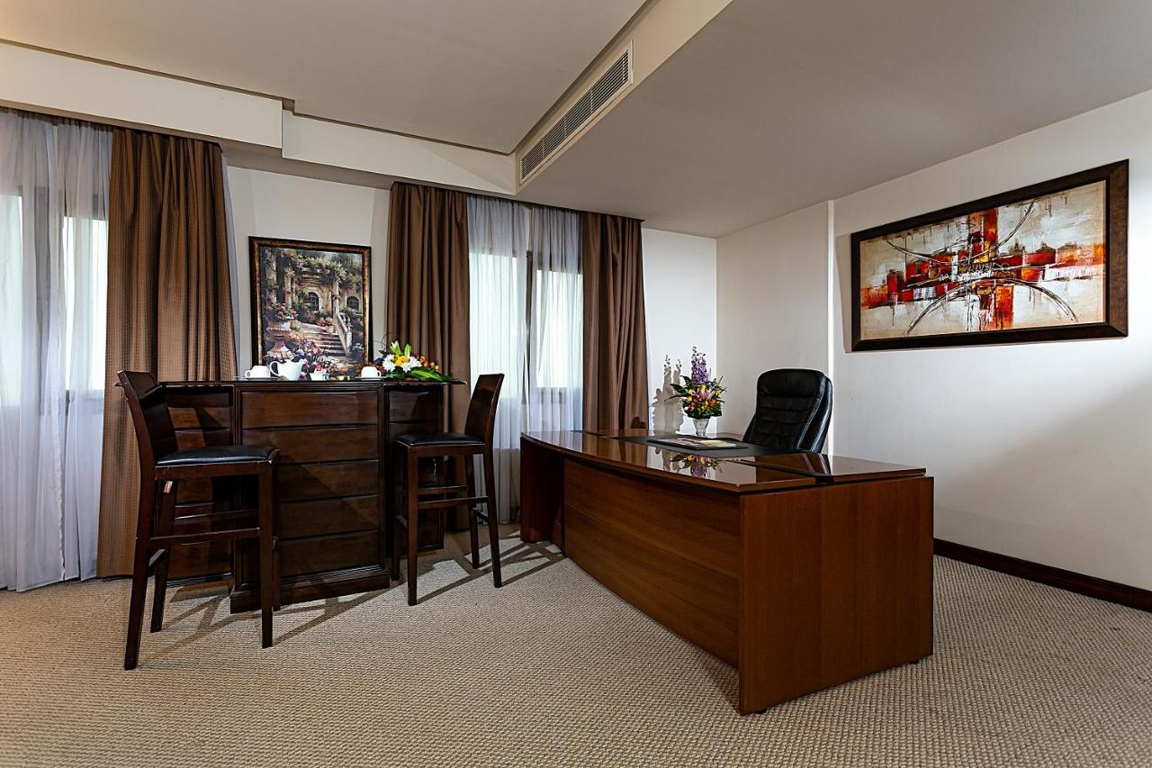 מנאמה Monroe Hotel & Suites מראה חיצוני תמונה